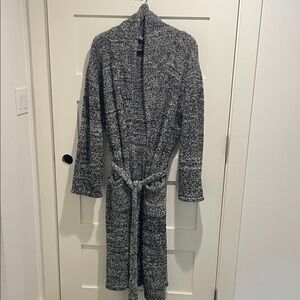 BAREFOOT DREAMS Women's Black And White Speckled Knit Belted Robe